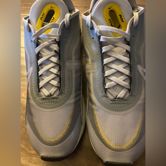 Nike - Picture 4 of 8